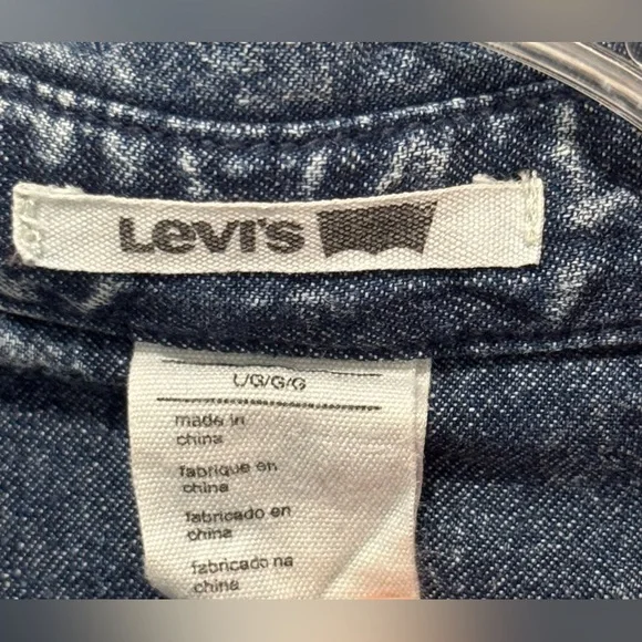 Levi’s Denim Button-Up Shirt - Picture 6 of 16